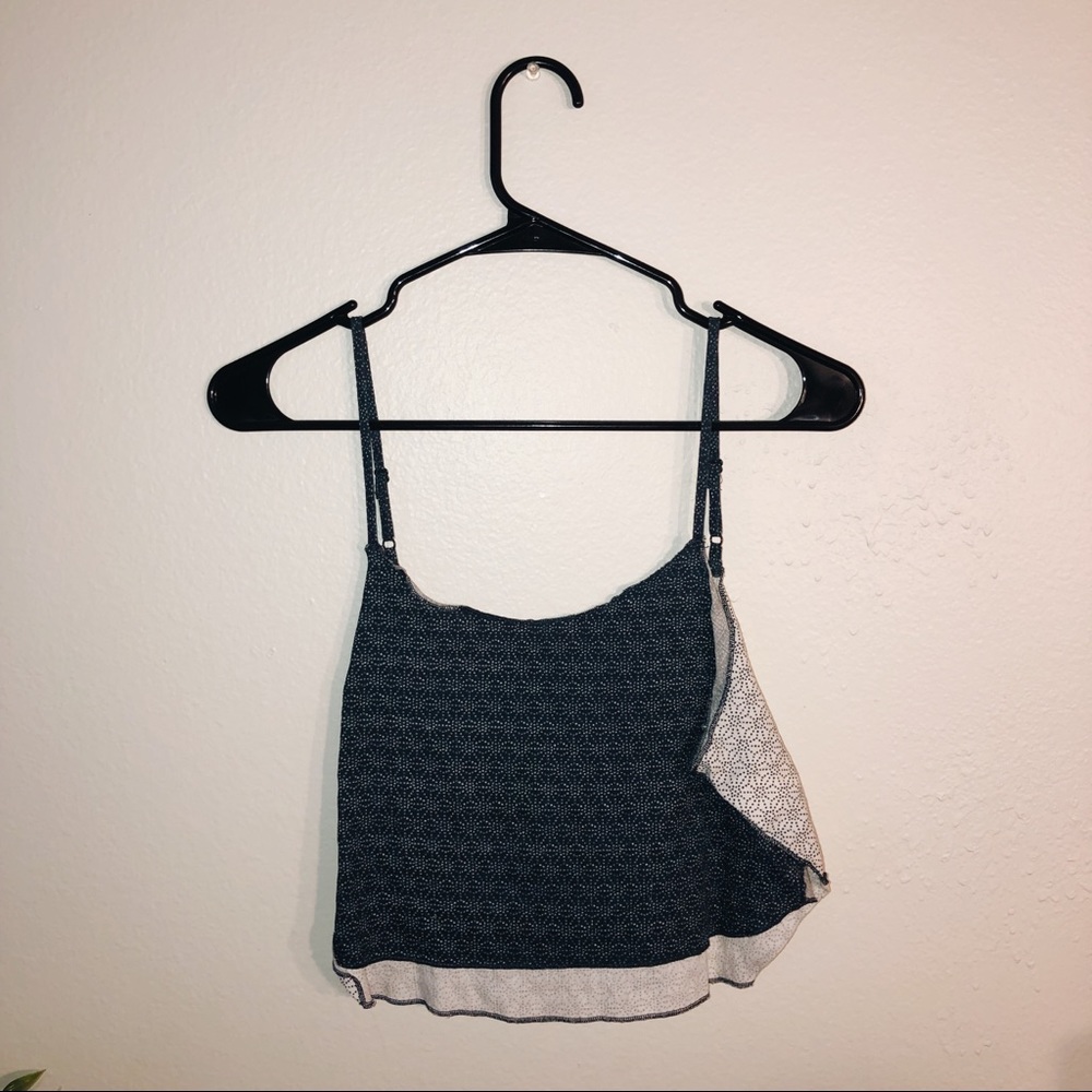 URBAN OUTFITTERS CROP TOP